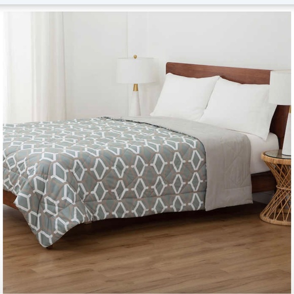 Berkshire Bedding Bershire Reversible Down Alternative Blanket By